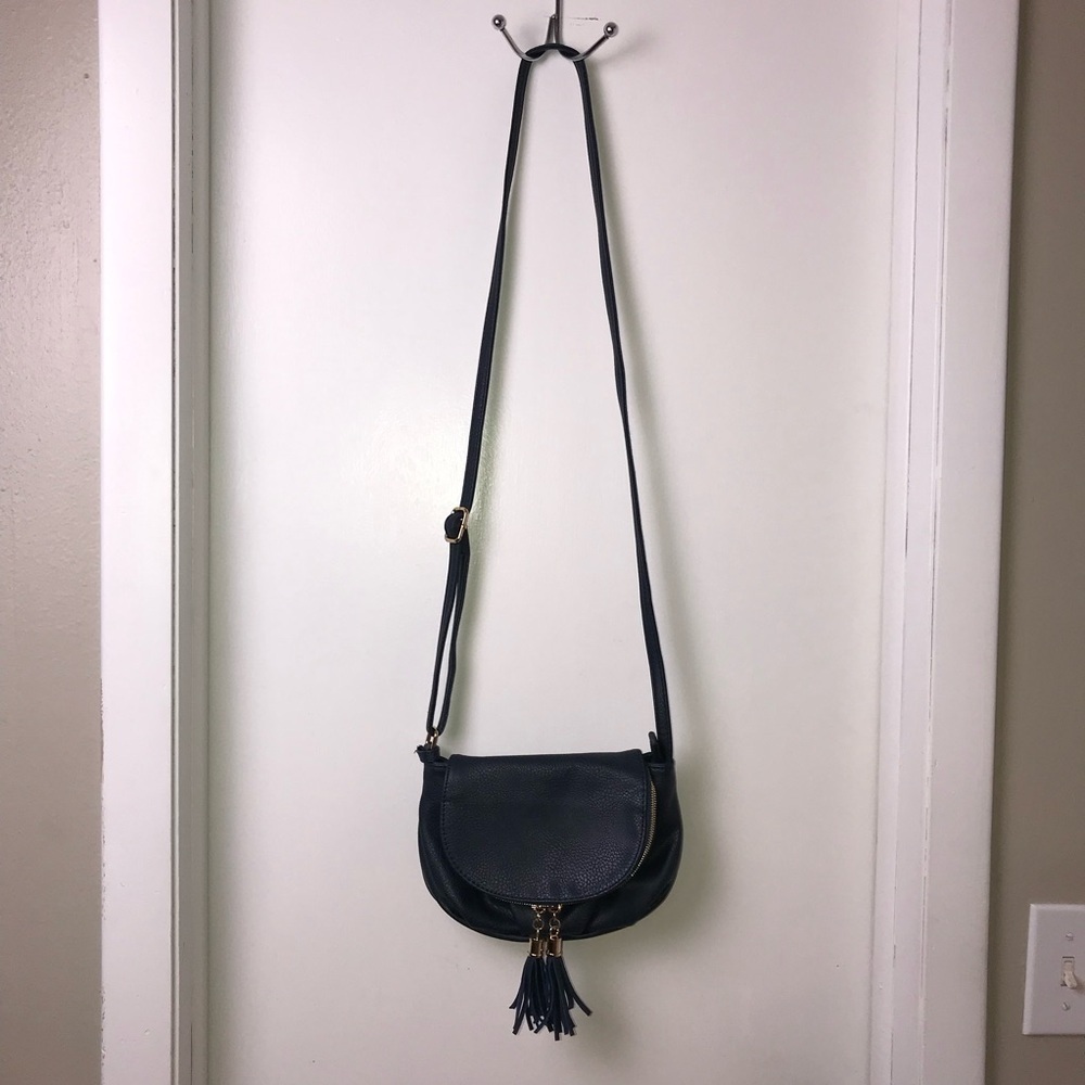 ✨✨5/$10✨✨ Navy Blue Shoulder Crossbody Bag Daily Commuter Design Fashionable